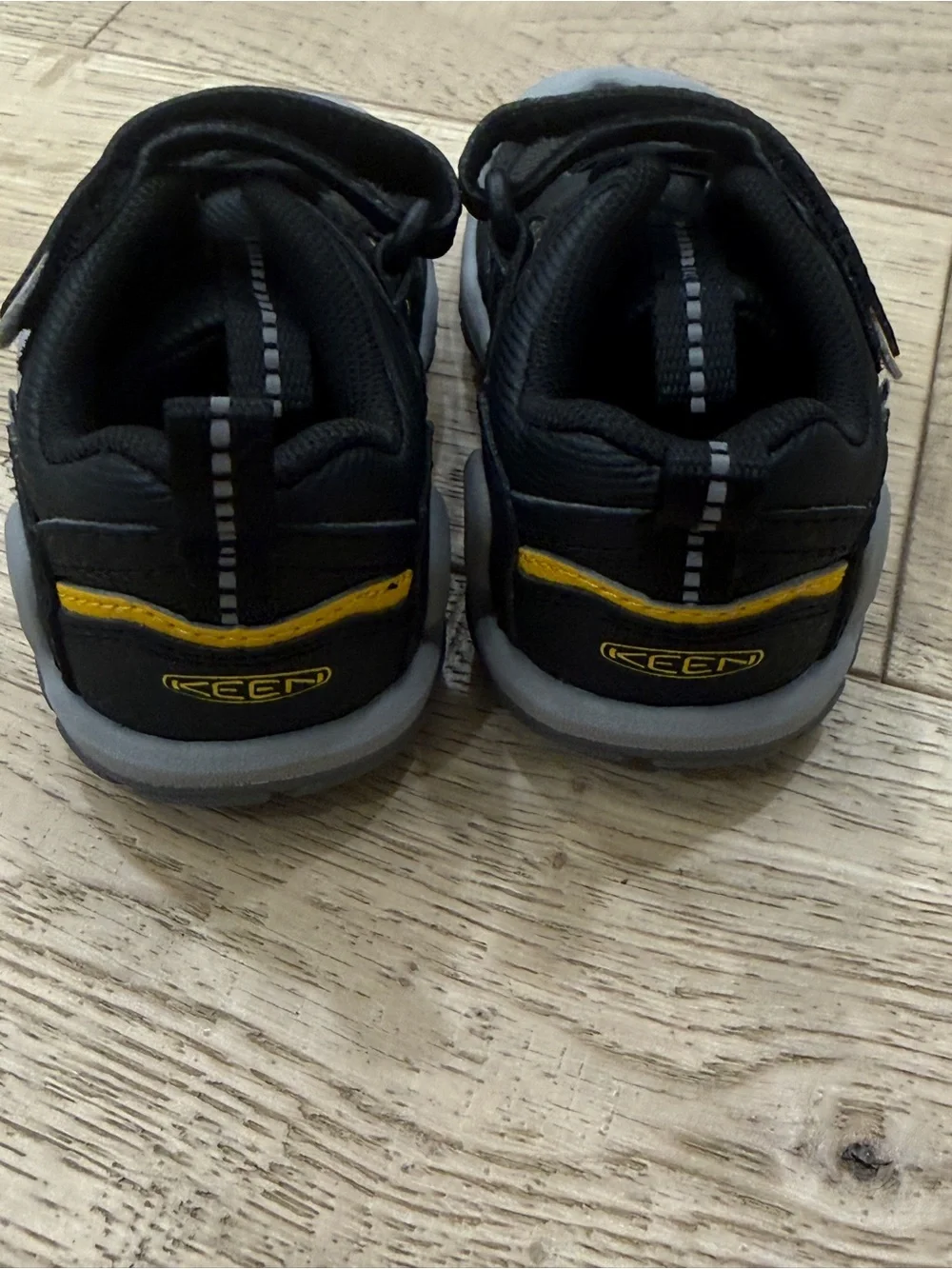 NWOT Washable Infant/Toddler Size 5 Keen Knotch Patch Shoes